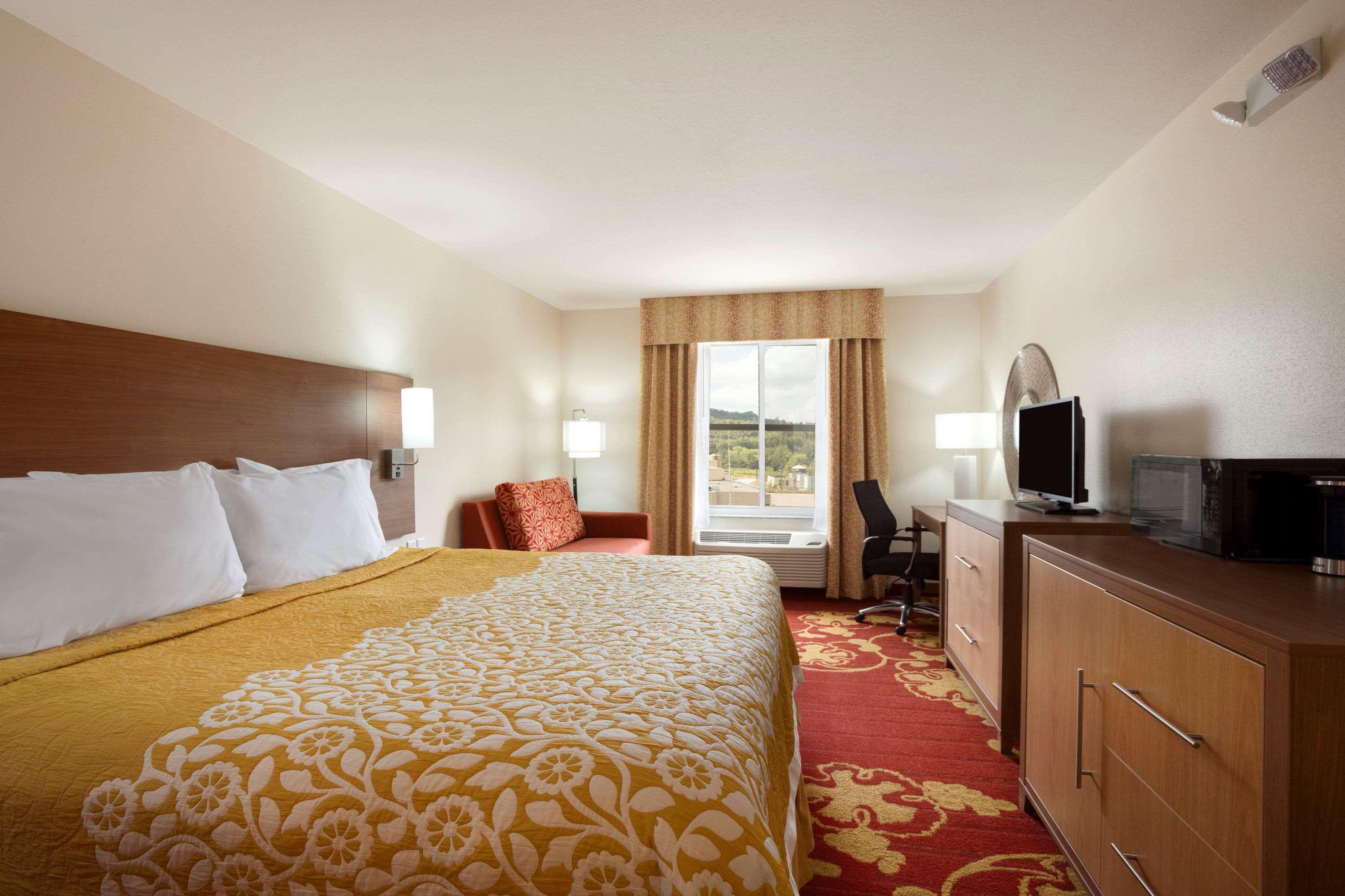 Days & By Wyndham Hotel 2*